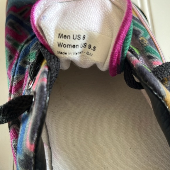 Vans custom graphics with frog, peace sign and graffiti - Picture 8 of 9